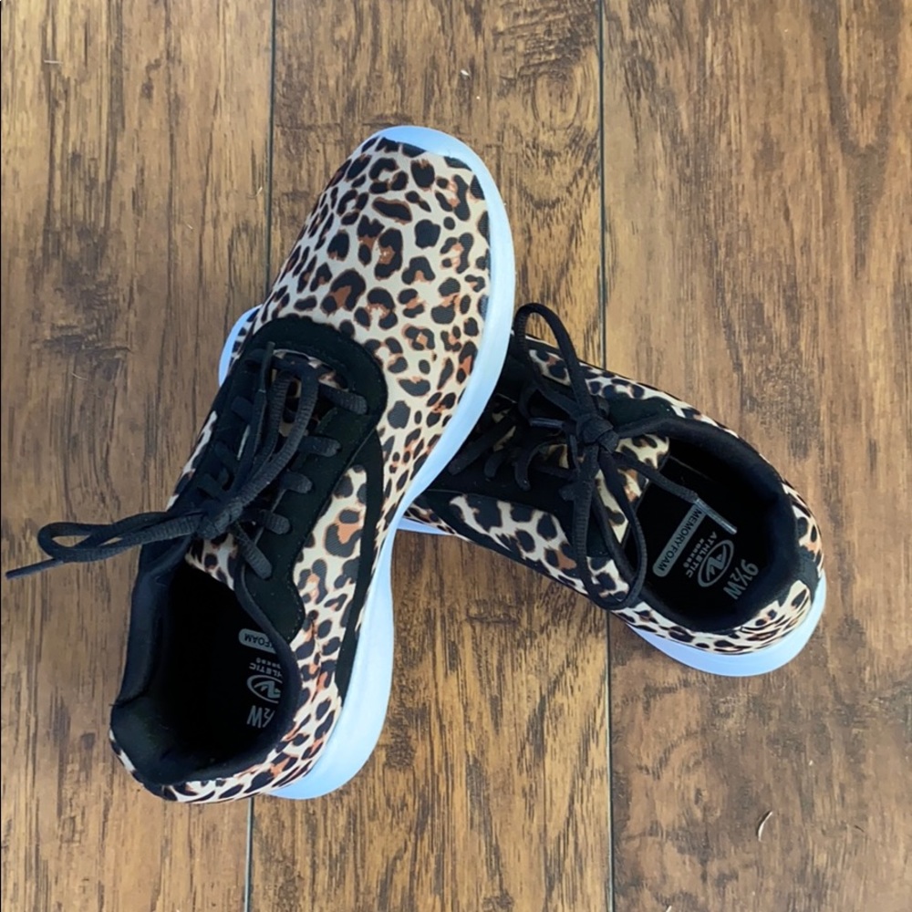 Leopard print athletic shoes